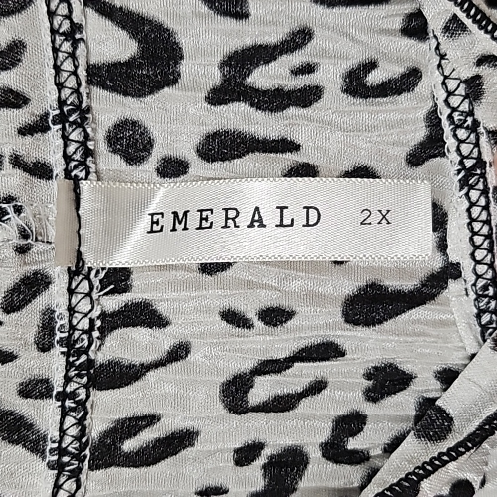 Emerald Cheetah Leopard Print Blouse 2X - Picture 4 of 7